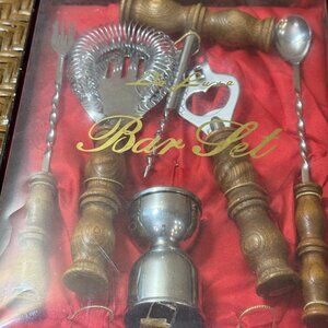 Vintage De Luxe 7-Piece Bar Set With Wooden Handles & Stainless Steel